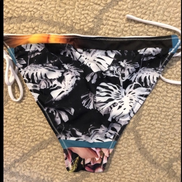 CLOVER CANYON BIKINI CHROME DIVIDE 2PC SZ large - Picture 4 of 7